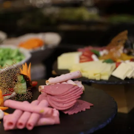 Taksim Pera Star - Istiklal Street