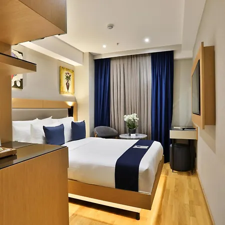 Taksim Pera Star - Istiklal Street