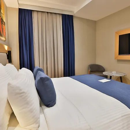 Taksim Pera Star - Istiklal Street