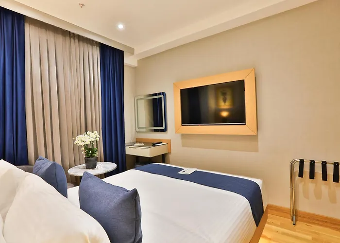 Hotel Taksim Pera Star - Istiklal Street 4*